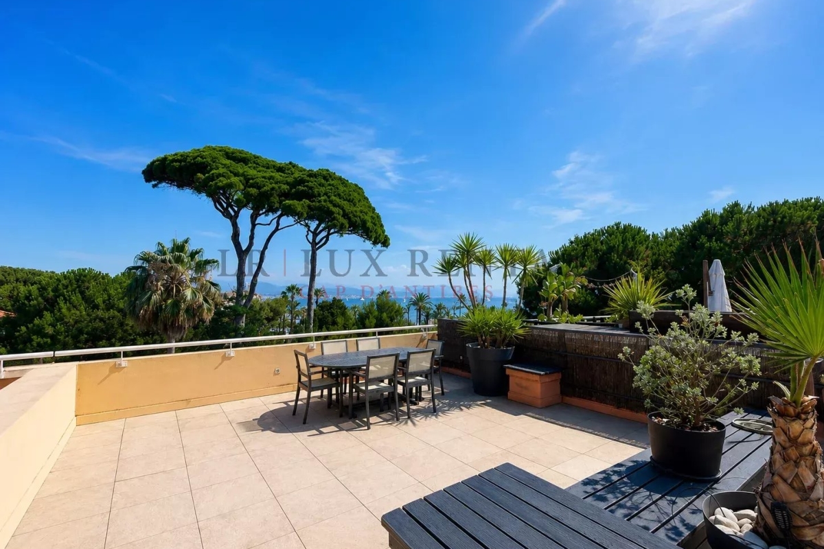 Luxury Apartment for sale in Cap d'Antibes, 970 000 €, Photo 2