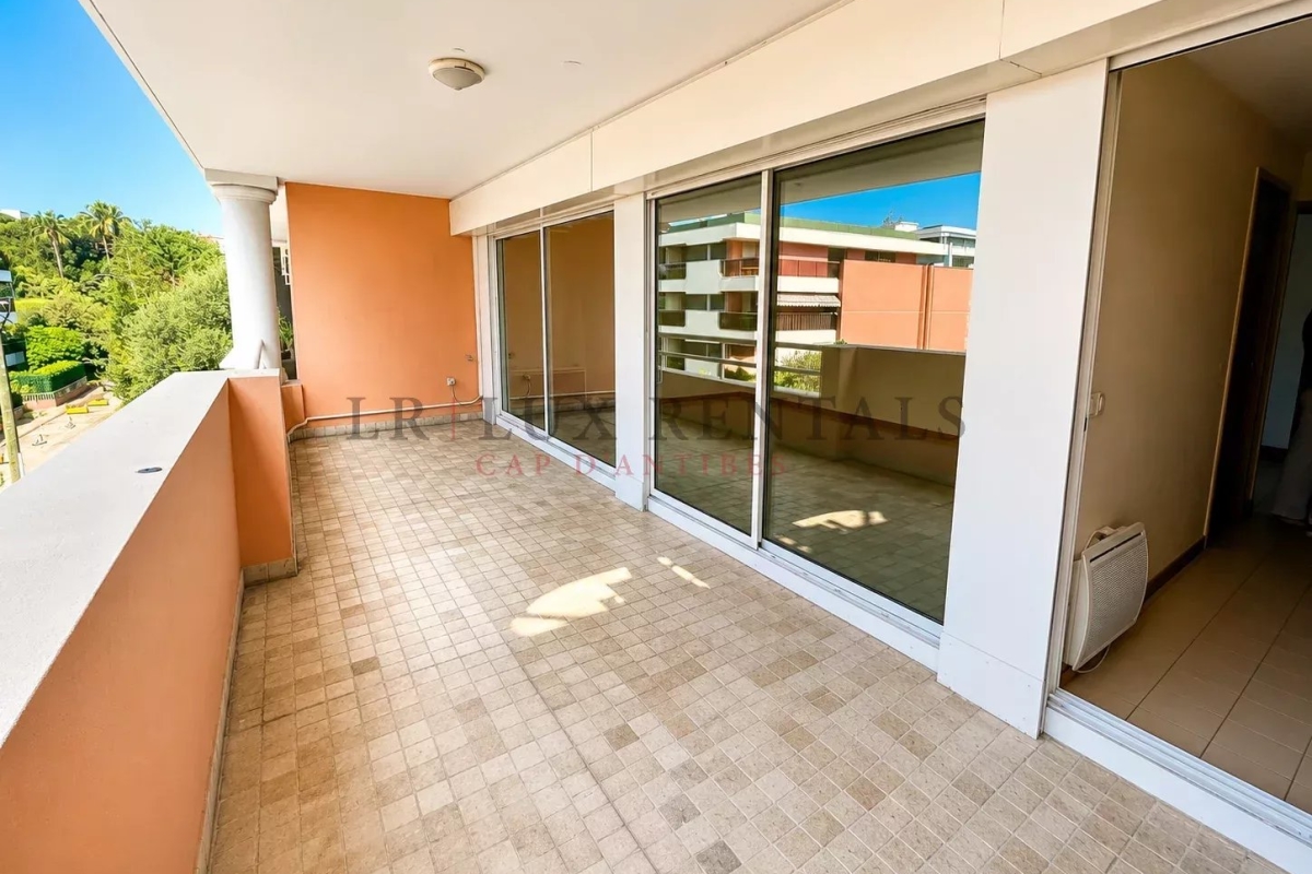 Luxury Apartment for sale in Cap d'Antibes, 970 000 €, Photo 3