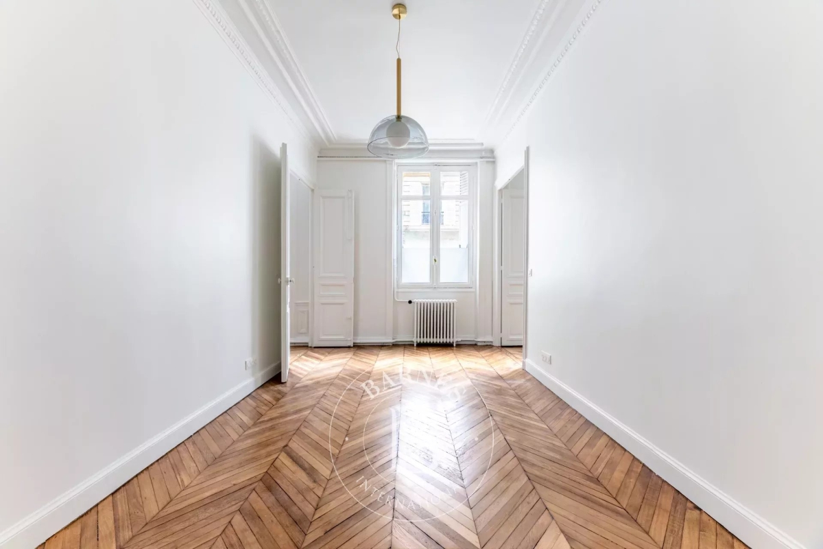 Luxury Apartment for sale in Paris 8Ème, 990 000 €, Photo 3