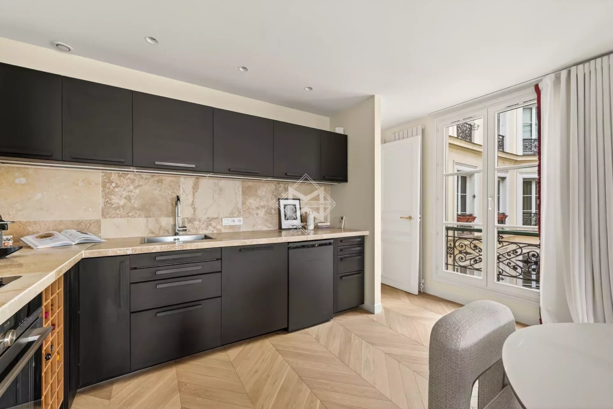 Luxury Apartment for sale in Paris 1Er, 1 350 000 €, Photo 4