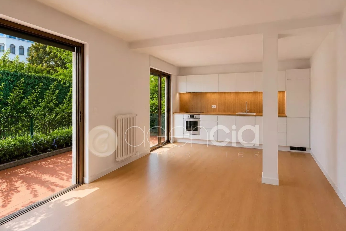Luxury Apartment for sale in Antibes, 395 000 €, Photo 2