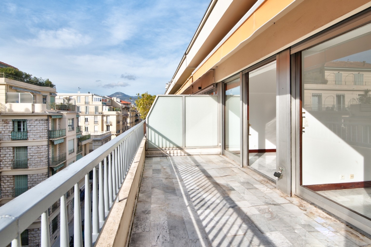 Luxury Apartment for sale in Nice, 712 400 €, Photo 2