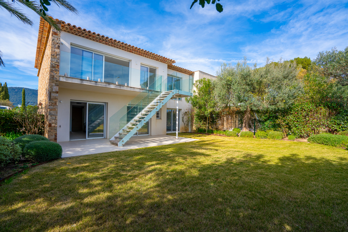 Luxury House for sale in Cavalaire-sur-Mer, 1 750 000 €, Photo 1