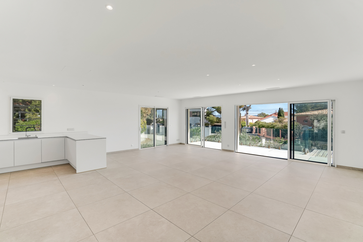 Luxury House for sale in Cavalaire-sur-Mer, 1 950 000 €, Photo 5