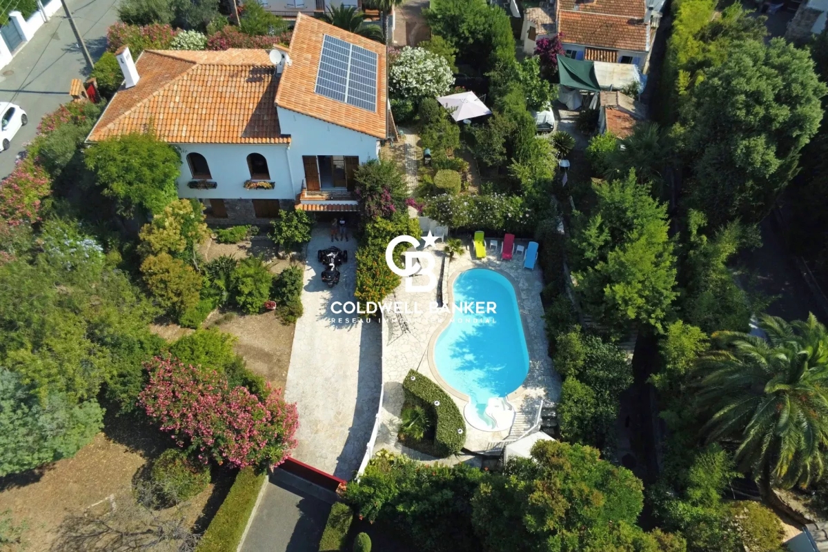 Luxury House for sale in Saint-Raphaël, 1 090 000 €, Photo 1