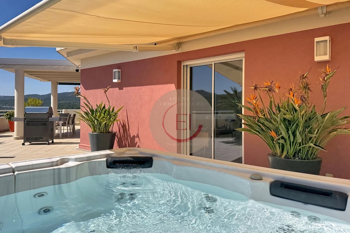 Luxury Apartment for sale in Mandelieu-la-Napoule, 1 480 000 €, Photo 1