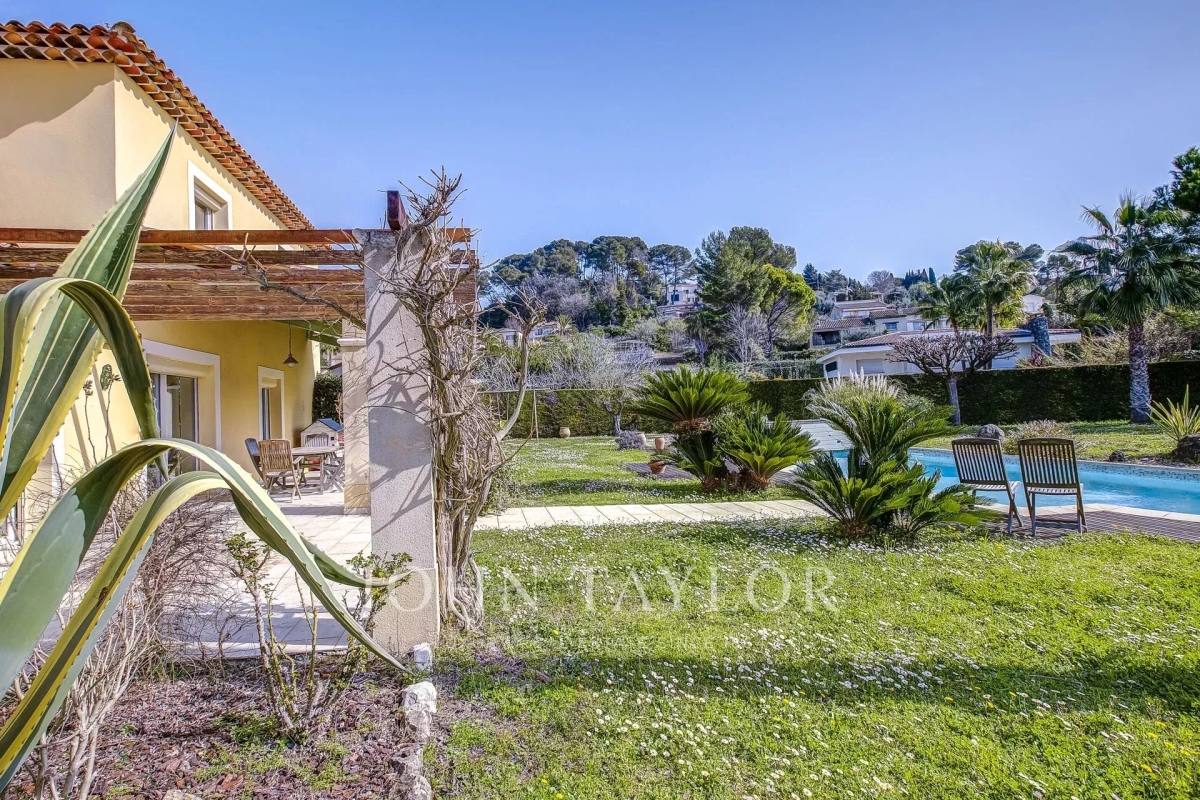 Maison de luxe à vendre à Mougins, 1 550 000 €, Photo 3