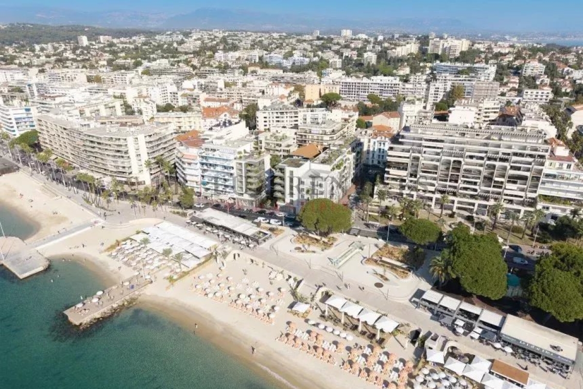Luxury Apartment for sale in Antibes, 2 415 000 €, Photo 4