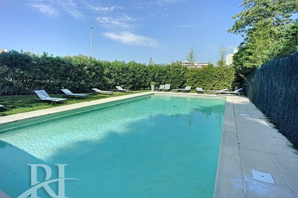 Appartement de luxe à vendre à Cannes, 550 000 €, Photo 2