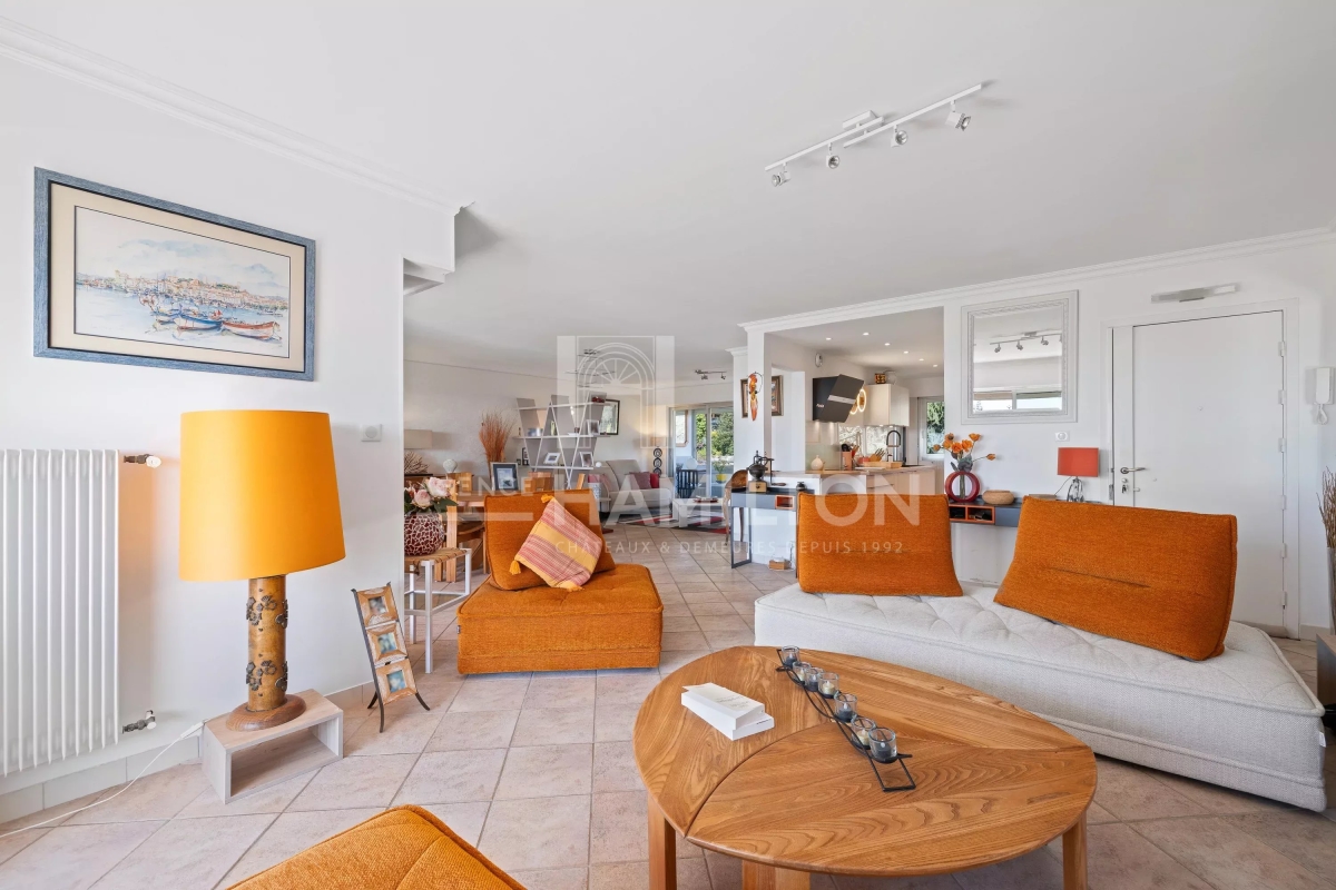 Luxury Apartment for sale in Grasse, 575 000 €, Photo 3