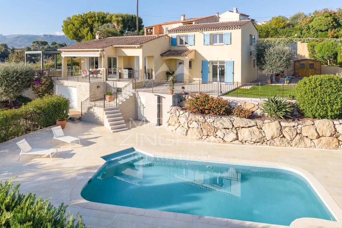 Luxury House for sale in Saint-Laurent-du-Var, 1 210 000 €, Photo 1
