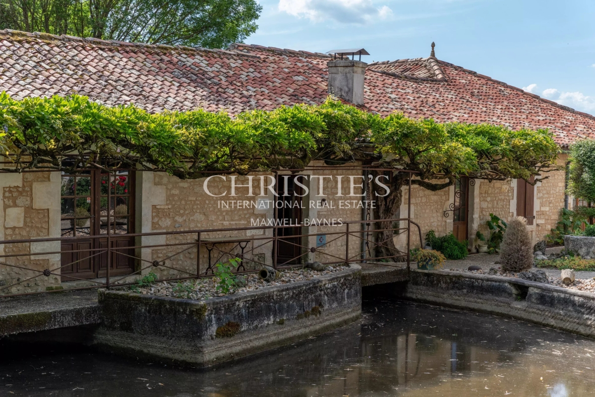 Luxury House for sale in Jonzac, 1 057 880 €, Photo 7