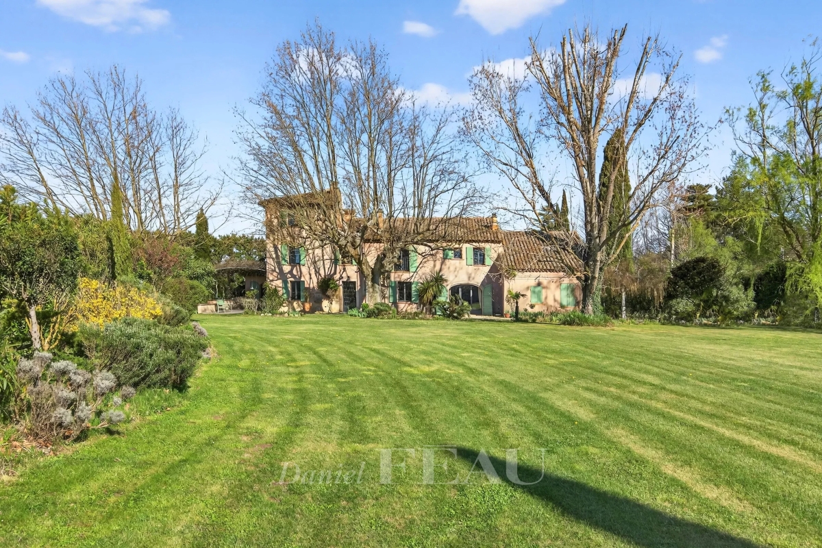 Maison de luxe à vendre à Althen-des-Paluds, 980 000 €, Photo 1