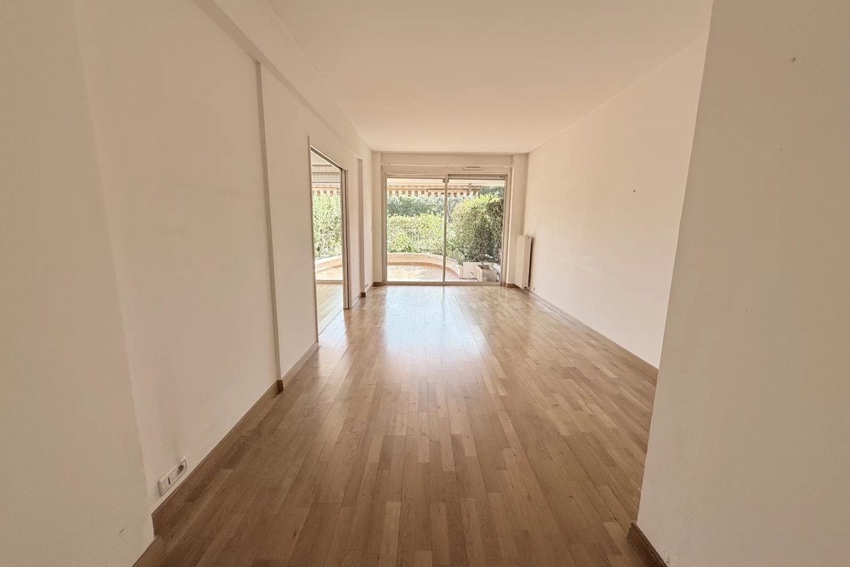 Luxury Apartment for sale in Beaulieu-sur-Mer, 820 000 €, Photo 3