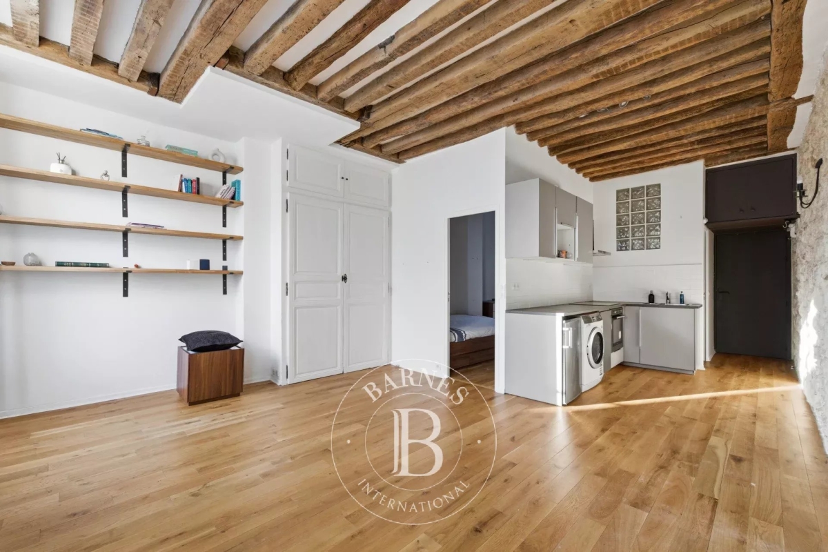 Luxury Apartment for sale in Paris 4Ème, 590 000 €, Photo 2