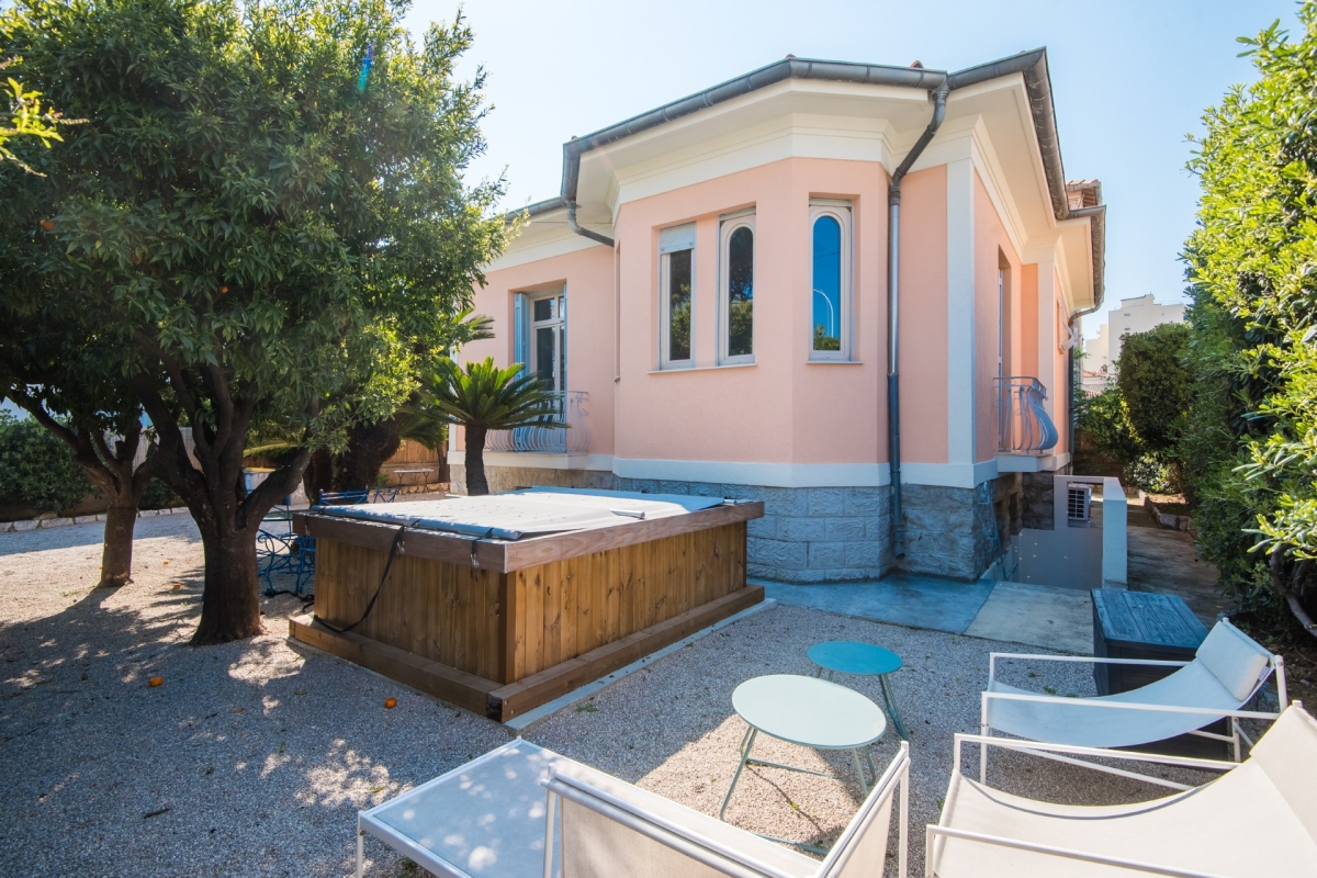 Maison de luxe à vendre à Nice, 896 000 €, Photo 1