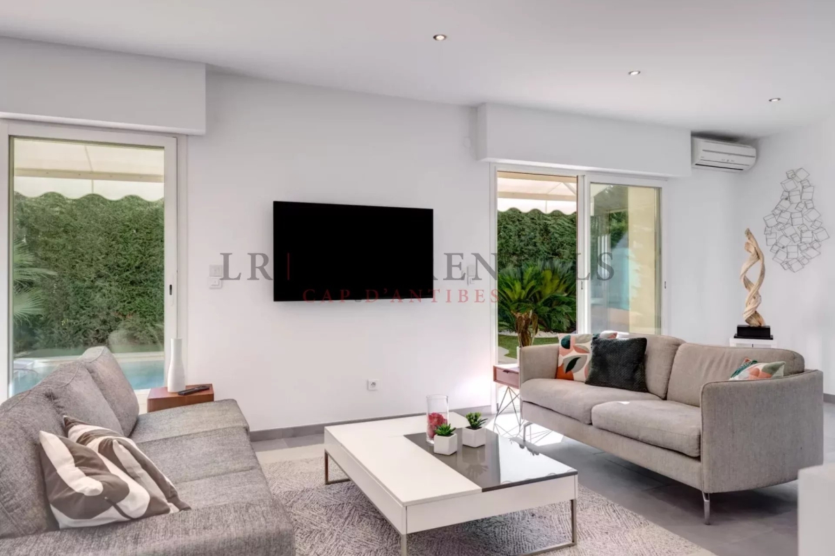 Luxury House for sale in Cap d'Antibes, 1 590 000 €, Photo 2