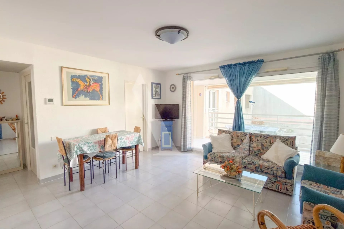 Luxury Apartment for sale in Le Golfe Juan, 289 000 €, Photo 2