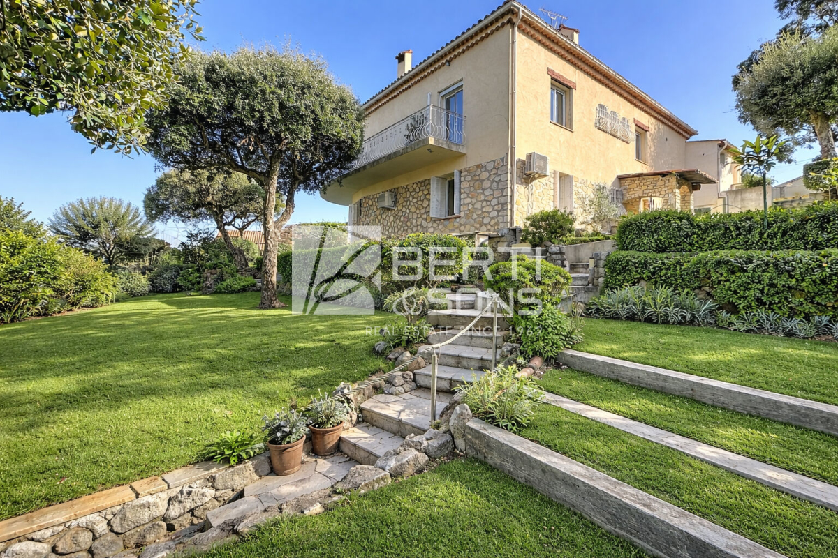 Luxury House for sale in Mandelieu-la-Napoule, 1 395 000 €, Photo 1