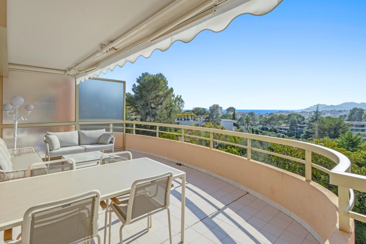 Luxury Apartment for sale in Le Cannet, 740 000 €, Photo 1
