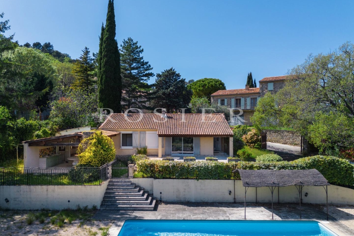 Maison de luxe à vendre à Lacoste, 599 000 €, Photo 1