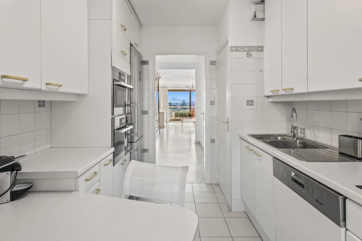 Luxury Apartment for sale in Le Cannet, 740 000 €, Photo 6