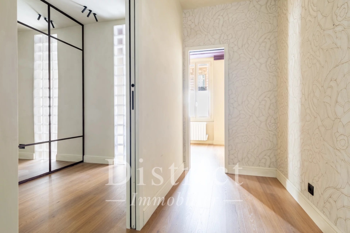 Luxury Apartment for sale in Paris 8ème, 390 000 €, Photo 1