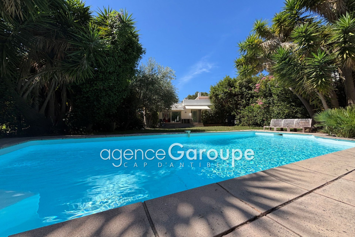 Maison de luxe à vendre à Cap d'Antibes, 2 300 000 €, Photo 1