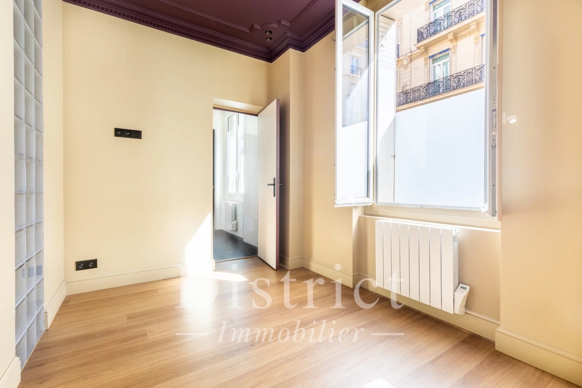 Luxury Apartment for sale in Paris 8ème, 390 000 €, Photo 2