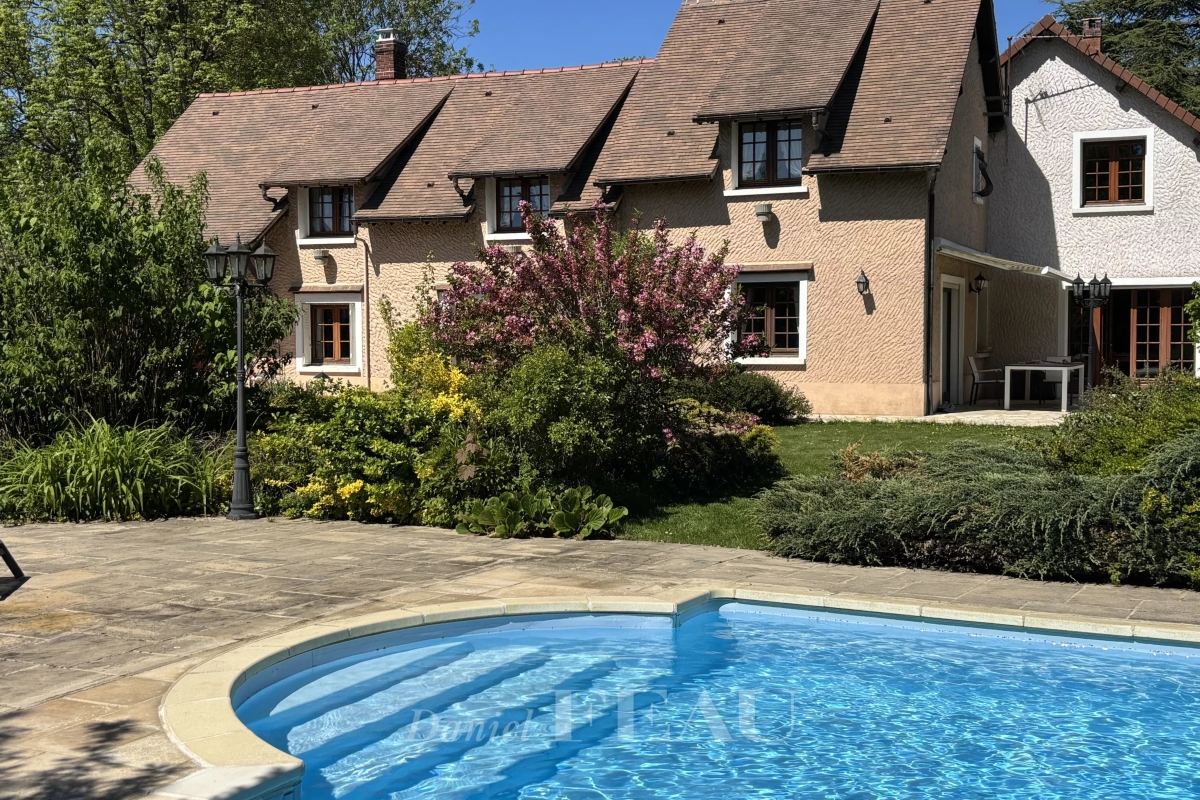 Maison de luxe à vendre à Les Mesnuls, 893 000 €, Photo 1