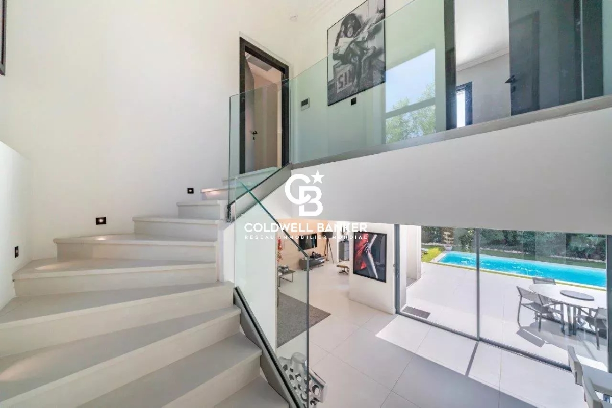Maison de luxe à vendre à Antibes, 2 500 000 €, Photo 3