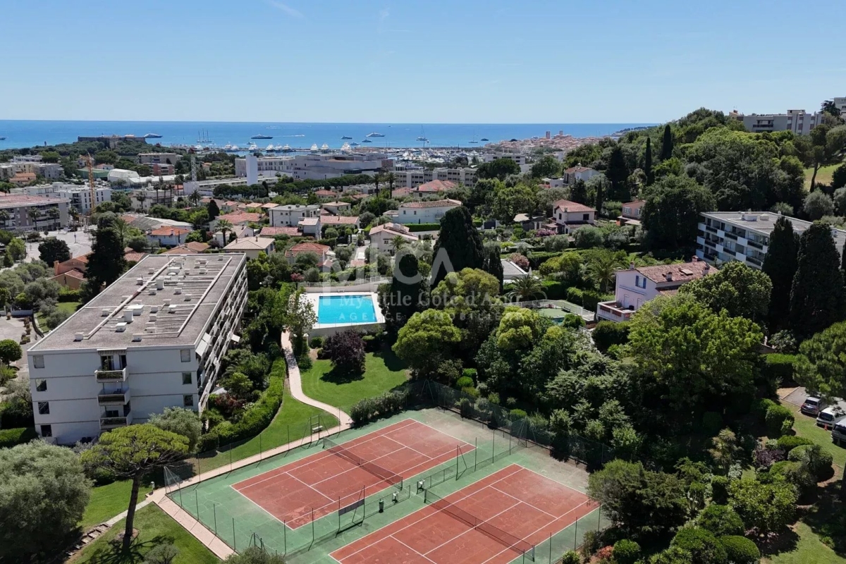 Luxury Apartment for sale in Antibes, 995 000 €, Photo 3