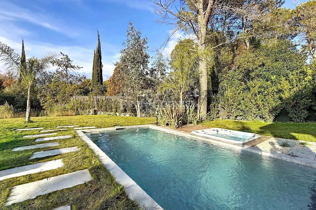 Luxury House for sale in Valbonne, 2 100 000 €, Photo 3