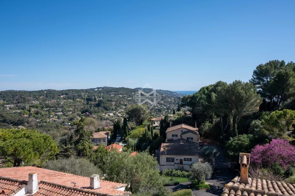 Luxury House for sale in Mougins, 880 000 €, Photo 1