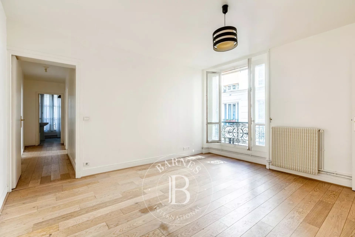 Luxury Apartment for sale in Paris 8ème, 650 000 €, Photo 2