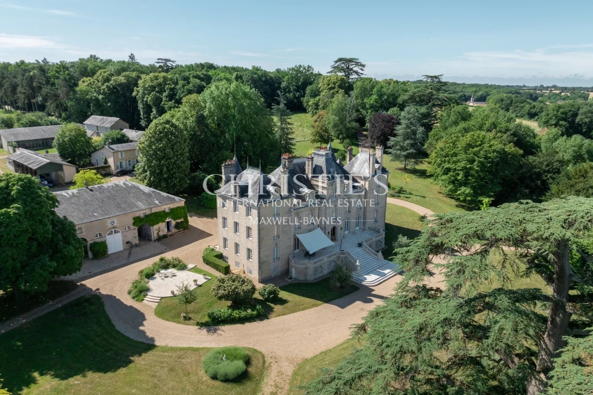 Maison de luxe à vendre à Poitiers, 2 950 000 €, Photo 2