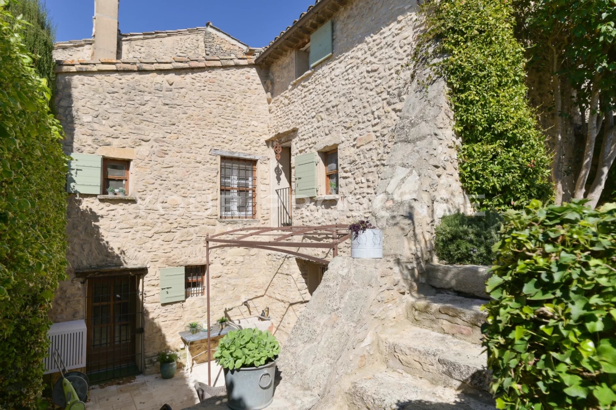 Maison de luxe à vendre à Lagnes, 650 000 €, Photo 1