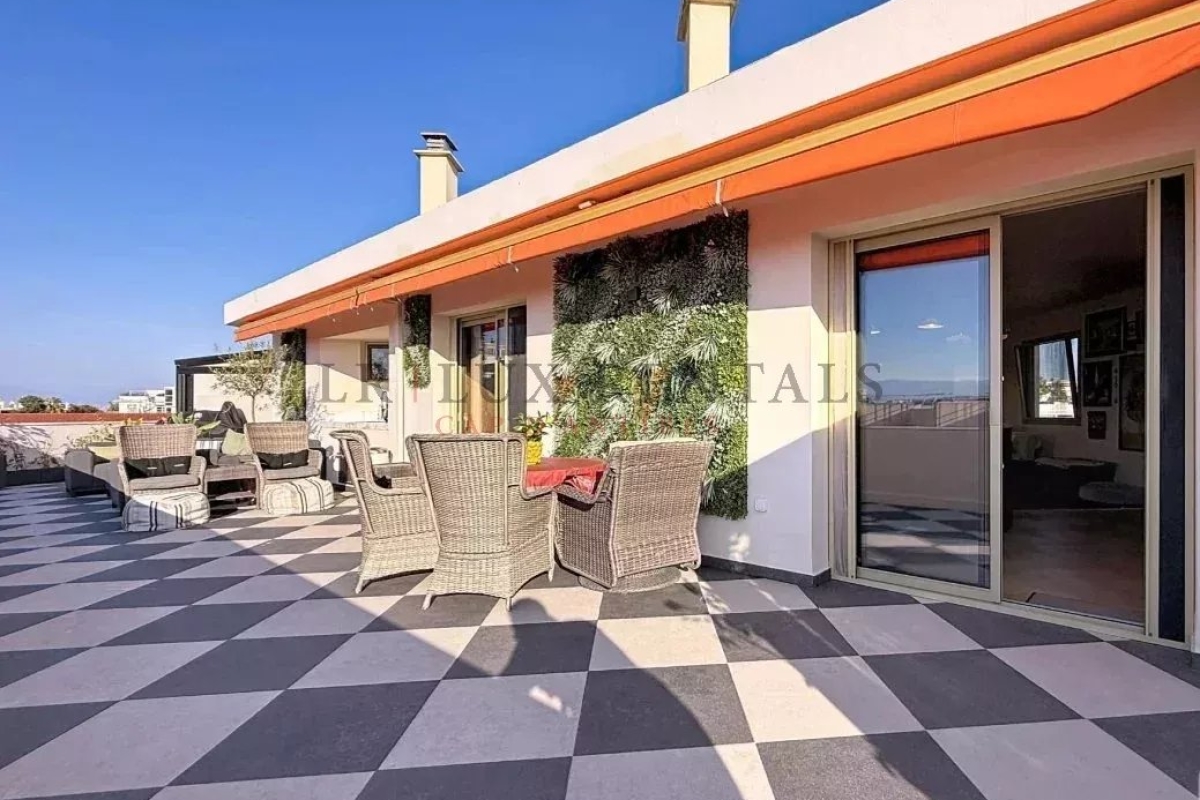 Luxury Apartment for sale in Antibes, 949 000 €, Photo 1