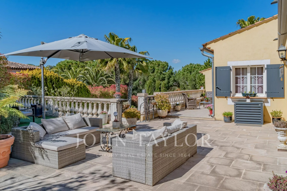 Maison de luxe à vendre à Les Adrets de l'Esterel, 950 000 €, Photo 2