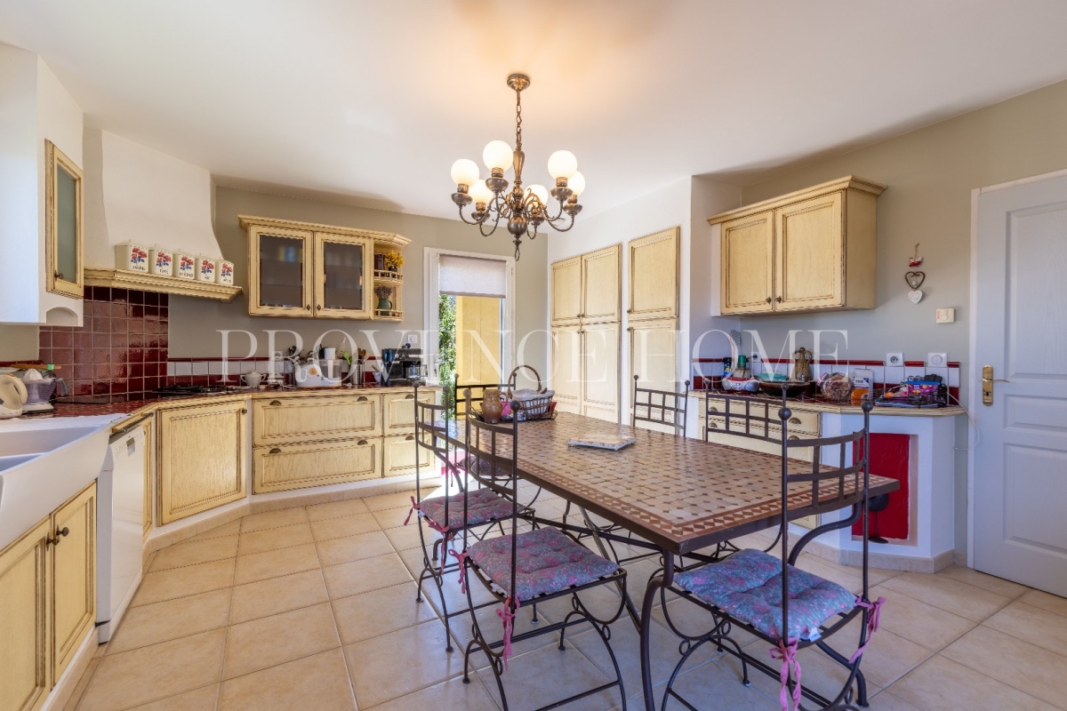 Luxury House for sale in Apt, 636 000 €, Photo 4