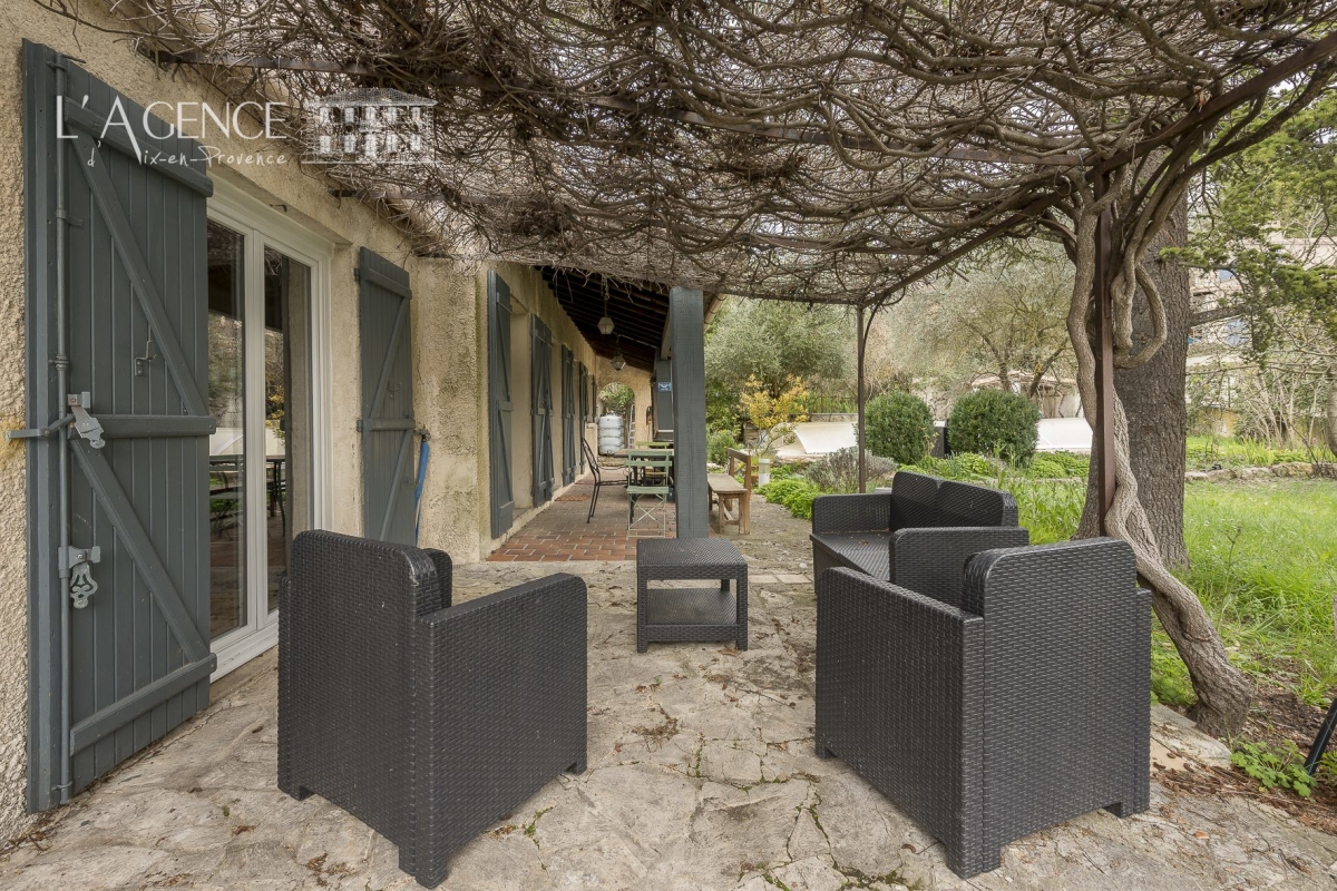 Maison de luxe à vendre à Aix-en-Provence, 695 000 €, Photo 1