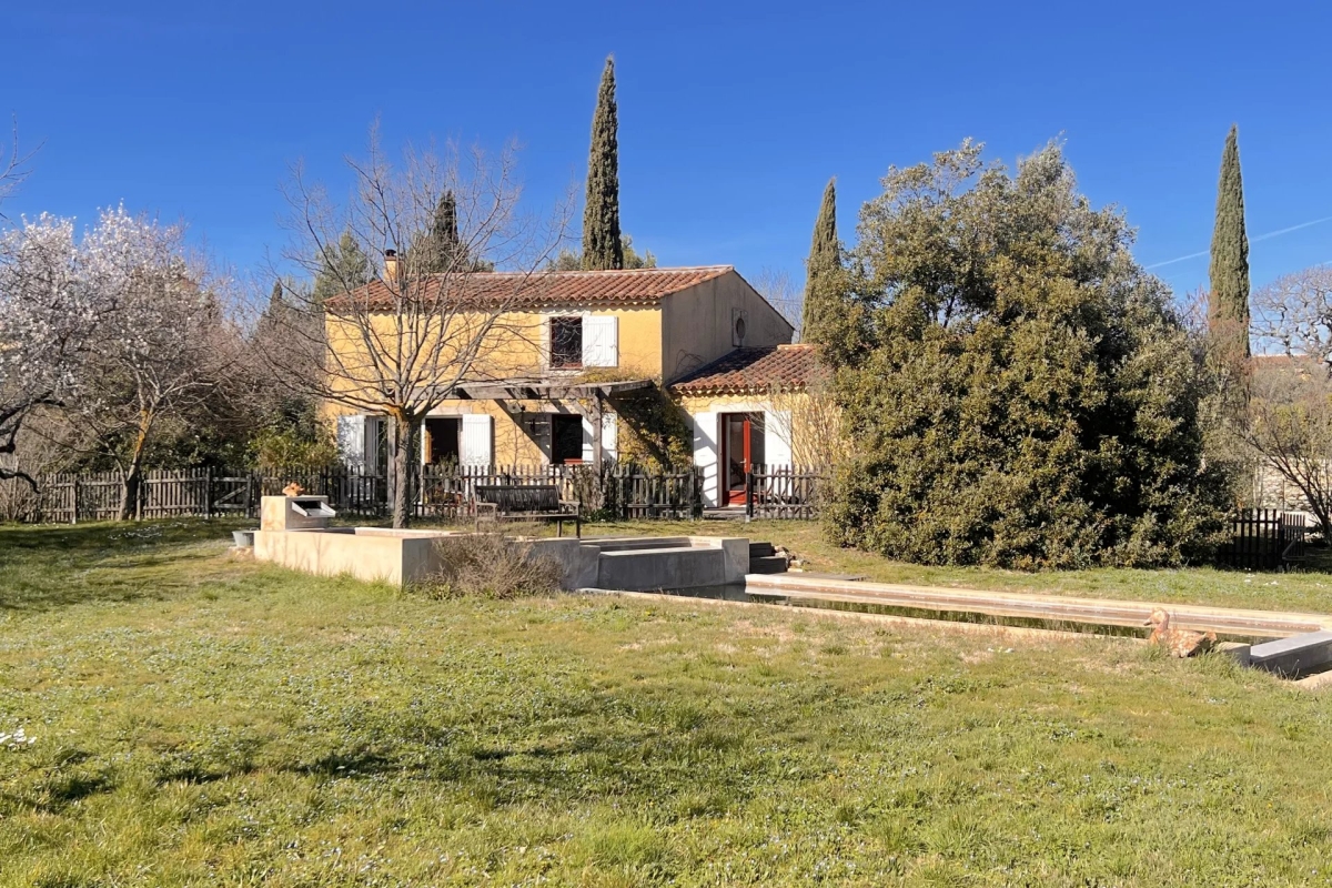 Maison de luxe à vendre à Lacoste, 650 000 €, Photo 1