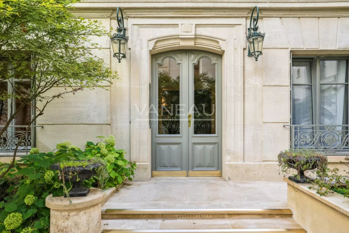 Luxury Apartment for sale in Paris 17ème, 1 750 000 €, Photo 2