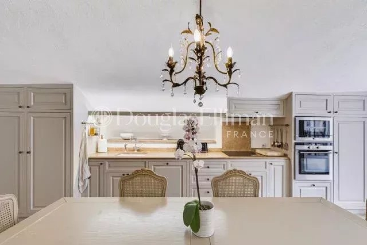 Luxury Apartment for sale in Mougins, 780 000 €, Photo 3