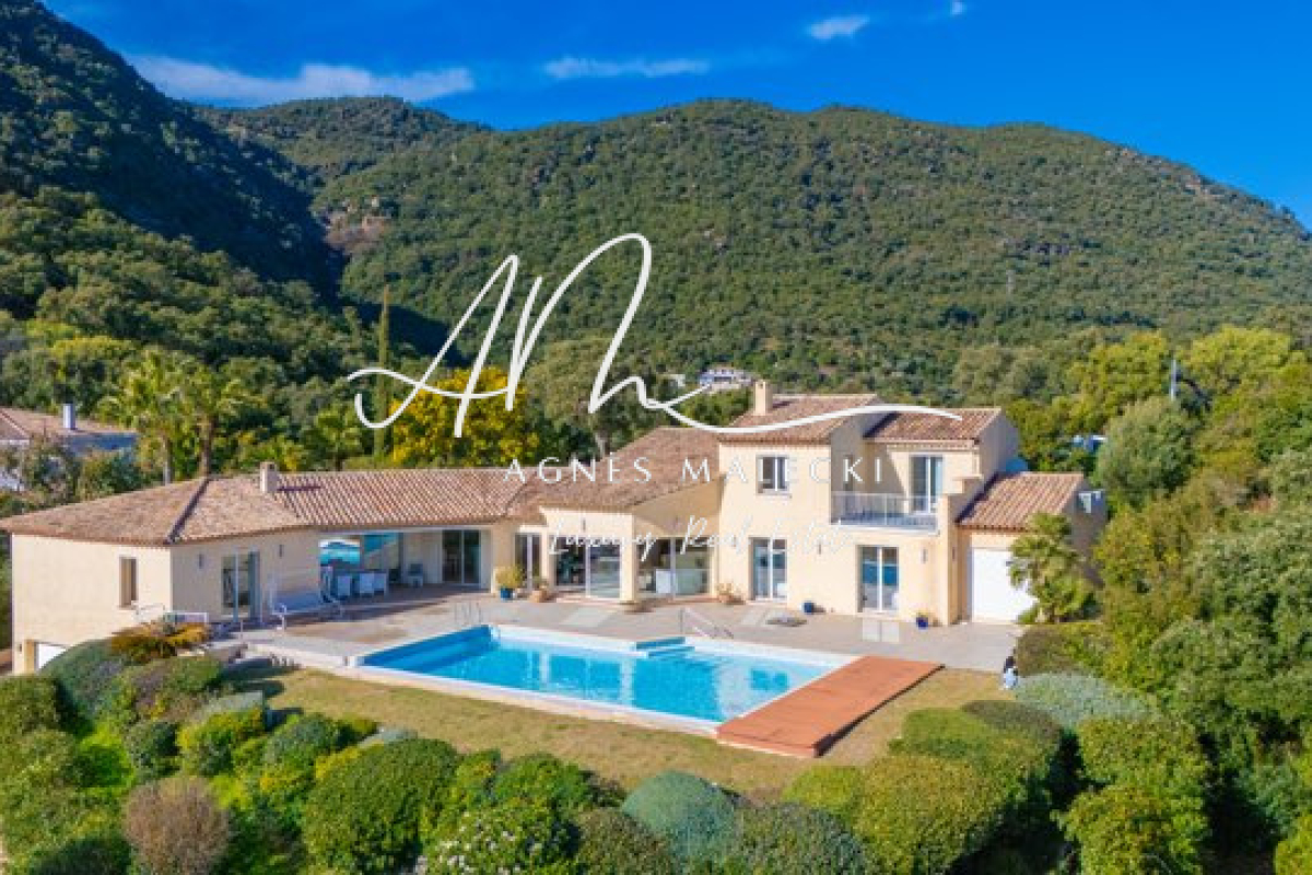 Maison de luxe à vendre à Cavalaire-sur-Mer, 2 590 000 €, Photo 2