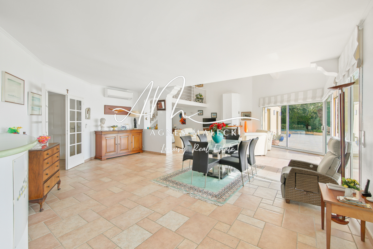 Maison de luxe à vendre à Cavalaire-sur-Mer, 2 590 000 €, Photo 3