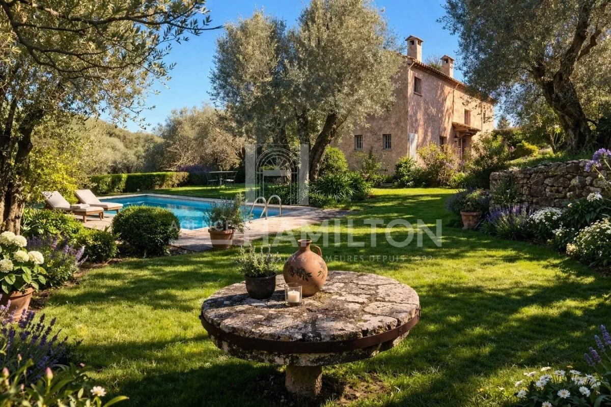 Luxury House for sale in Le Rouret, 800 000 €, Photo 1