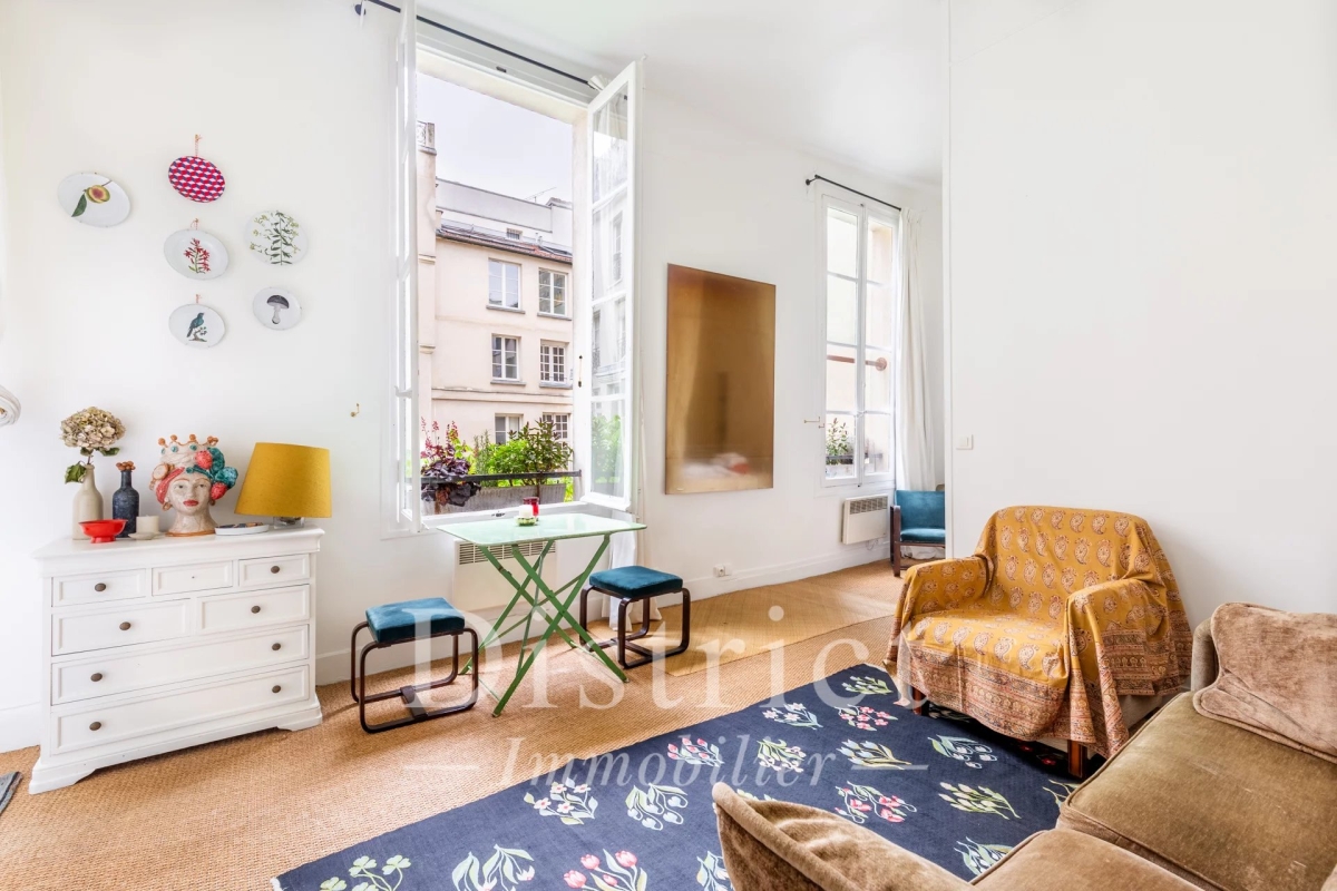 Luxury Apartment for sale in Paris 4Ème, 594 000 €, Photo 2