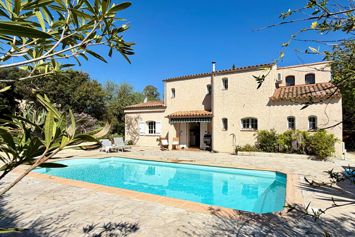 Maison de luxe à vendre à Saint-Raphaël, 890 000 €, Photo 1