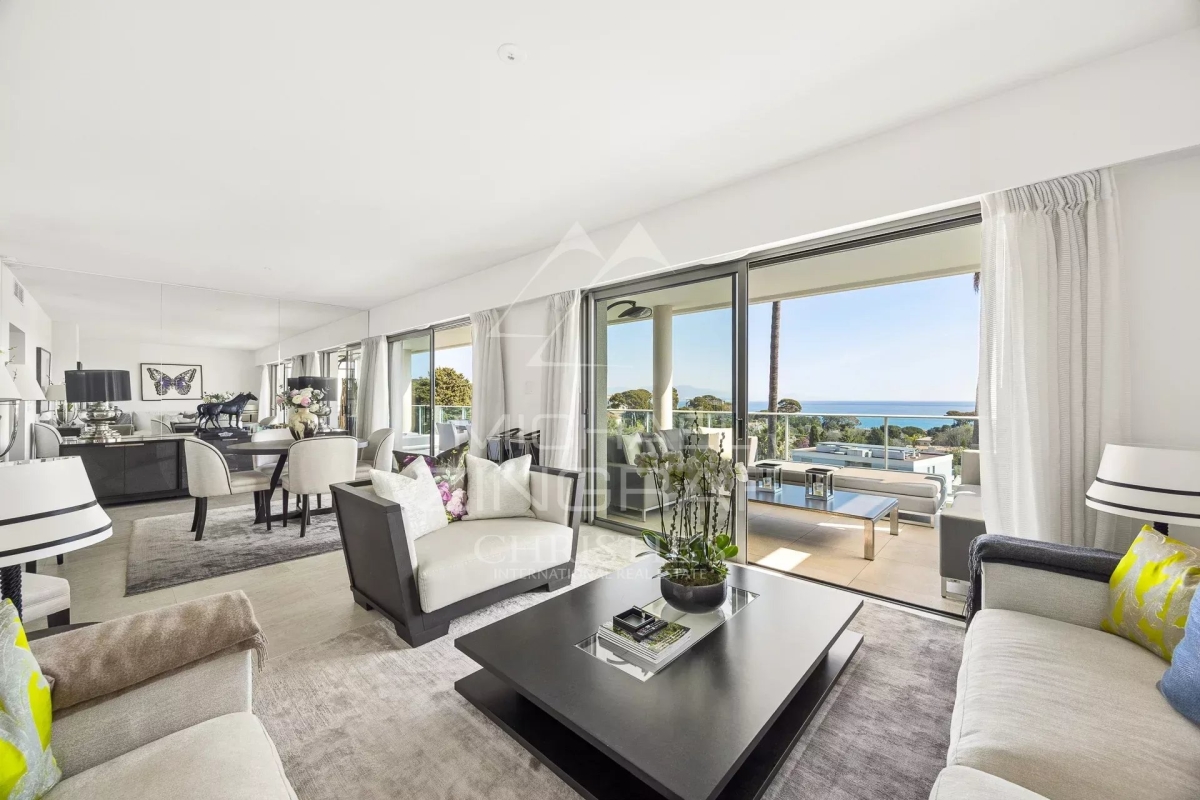 Luxury Apartment for sale in Antibes, 2 990 000 €, Photo 1